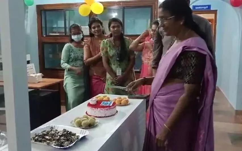 Kerala में राजकीय शोक, लेकिन पंडालम नगर पालिका ने केक काटकर मनाया जश्न