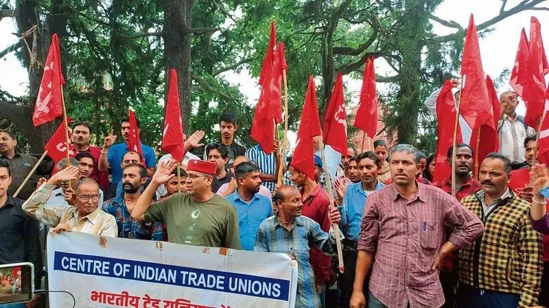CITU ने शिमला में किया विरोध प्रदर्शन, कहा SJVN श्रम कानूनों का उल्लंघन कर रहा