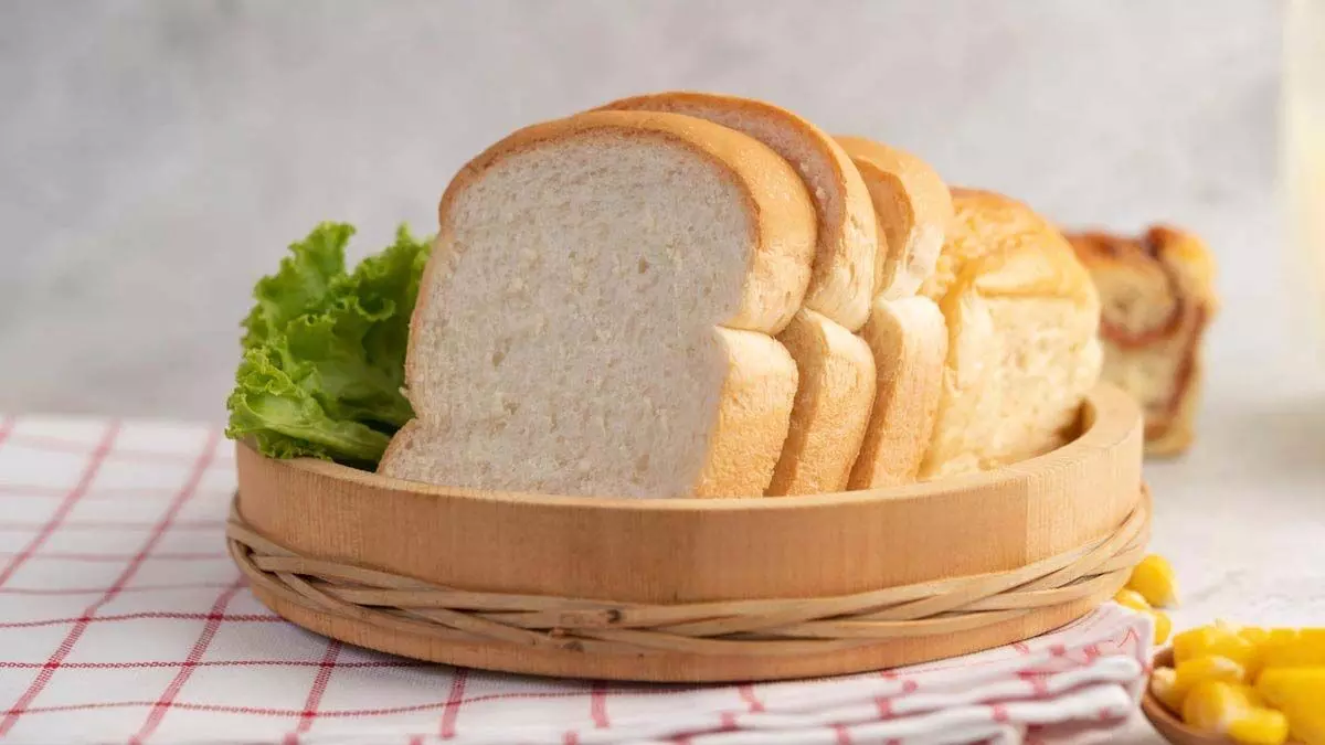 Recipe: ब्रेड के इस हिस्से से बनाये स्वादिष्ट खाना