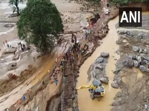 CM Pinarayi Vijayan ने भूस्खलन से बढ़ती मौतों के बीच वायनाड में सर्वदलीय बैठक की अध्यक्षता की