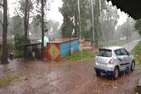 Kiriburu : सारंडा क्षेत्र में बीती रात से भारी वर्षा से जन-जीवन परेशान