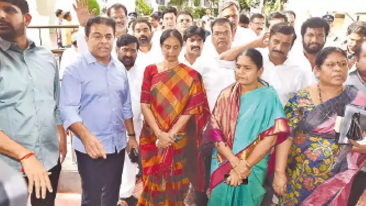 Telangana: बहन भावना विधानसभा में हिल गई