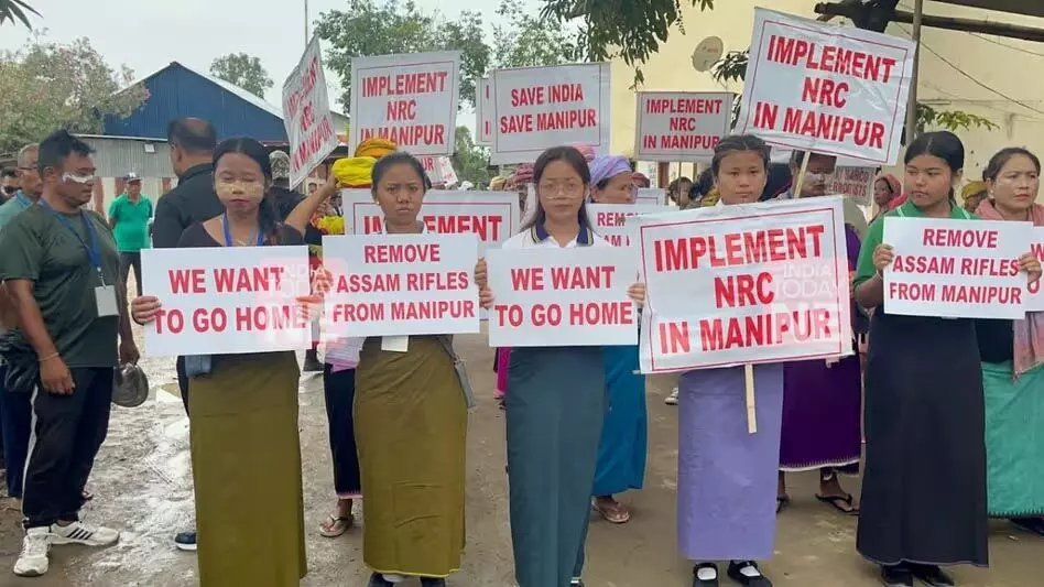 Manipur : पुनर्वास की मांग को लेकर आंतरिक रूप से विस्थापित लोगों ने इम्फाल में रैली निकाली