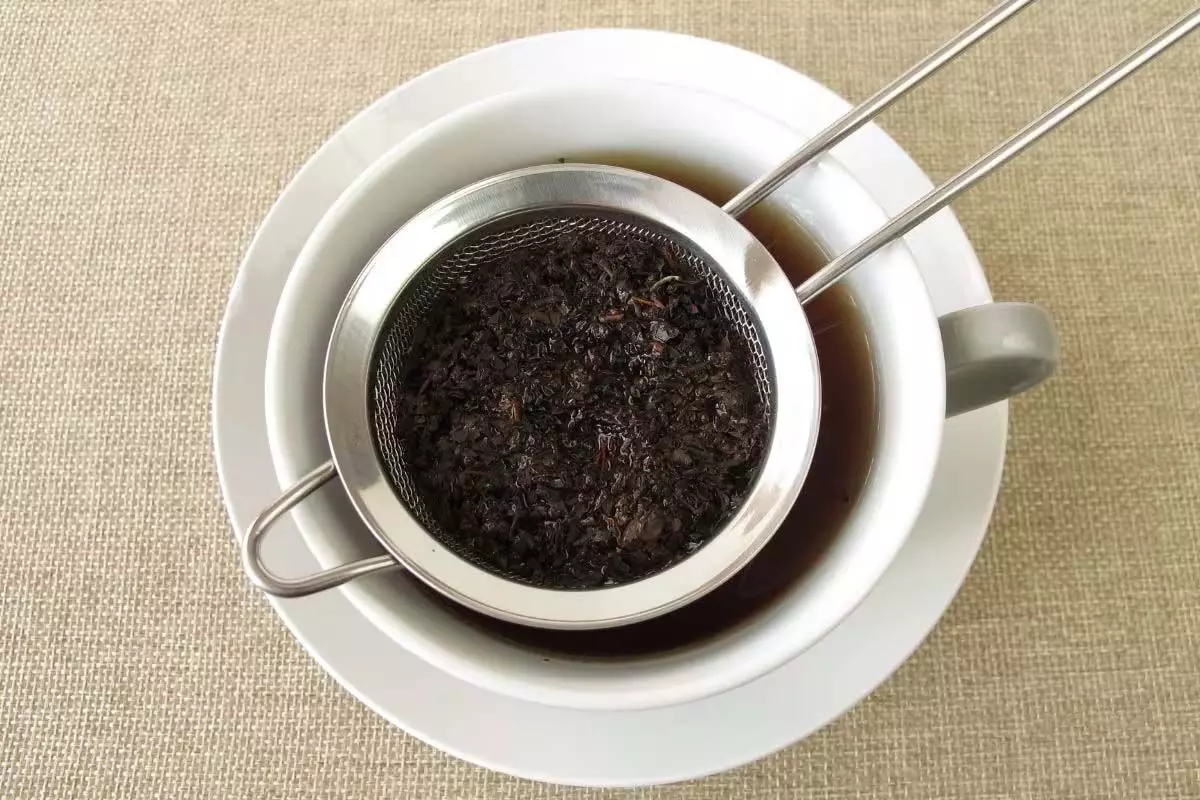 Kitchen Tips: पुराने चाय की छन्नी को मिनटों में करें नई जैसी