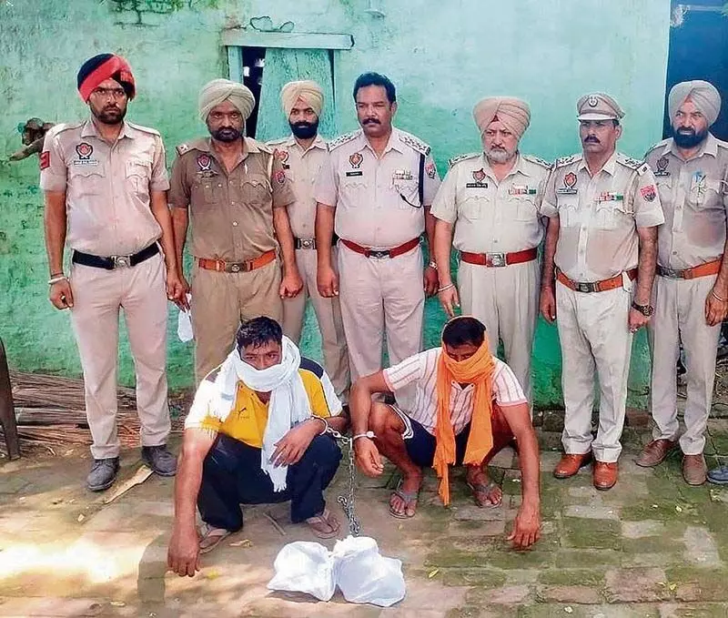 2-kg heroin case: दो लोगों को पुलिस हिरासत में भेजा गया