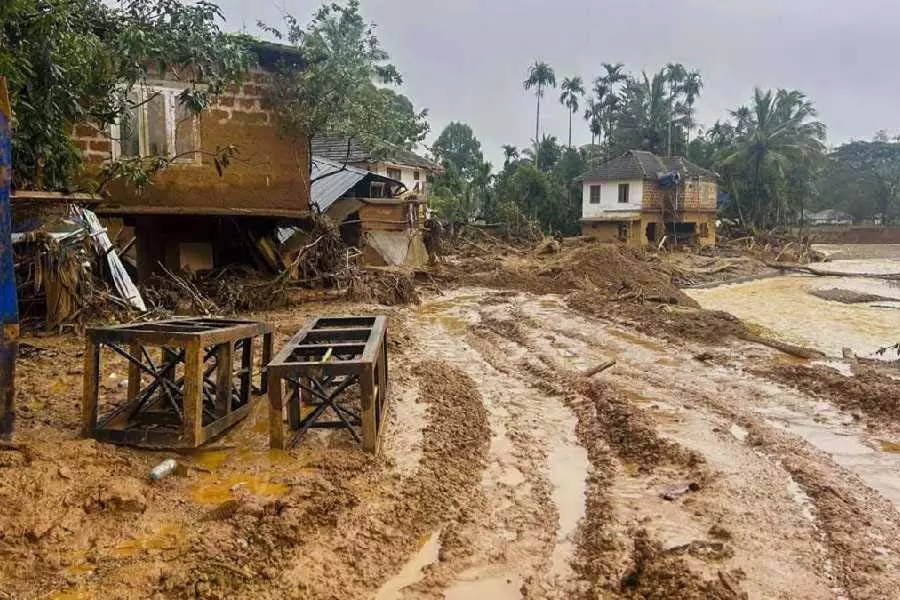 Wayanad landslide: ममता बनर्जी ने घटना पर दुख जताया, दो सांसदों को प्रभावित क्षेत्र में भेजेंगी
