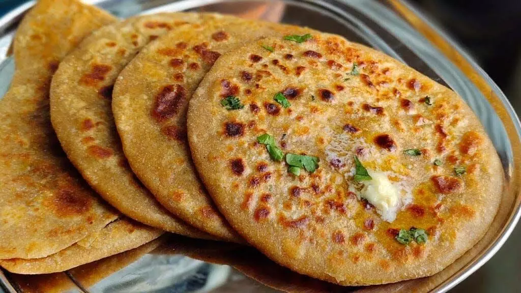 Recipe: पराठे की स्टफिंग आ जाती है बाहर तो इन ट्रिक्स को करें फॉलो