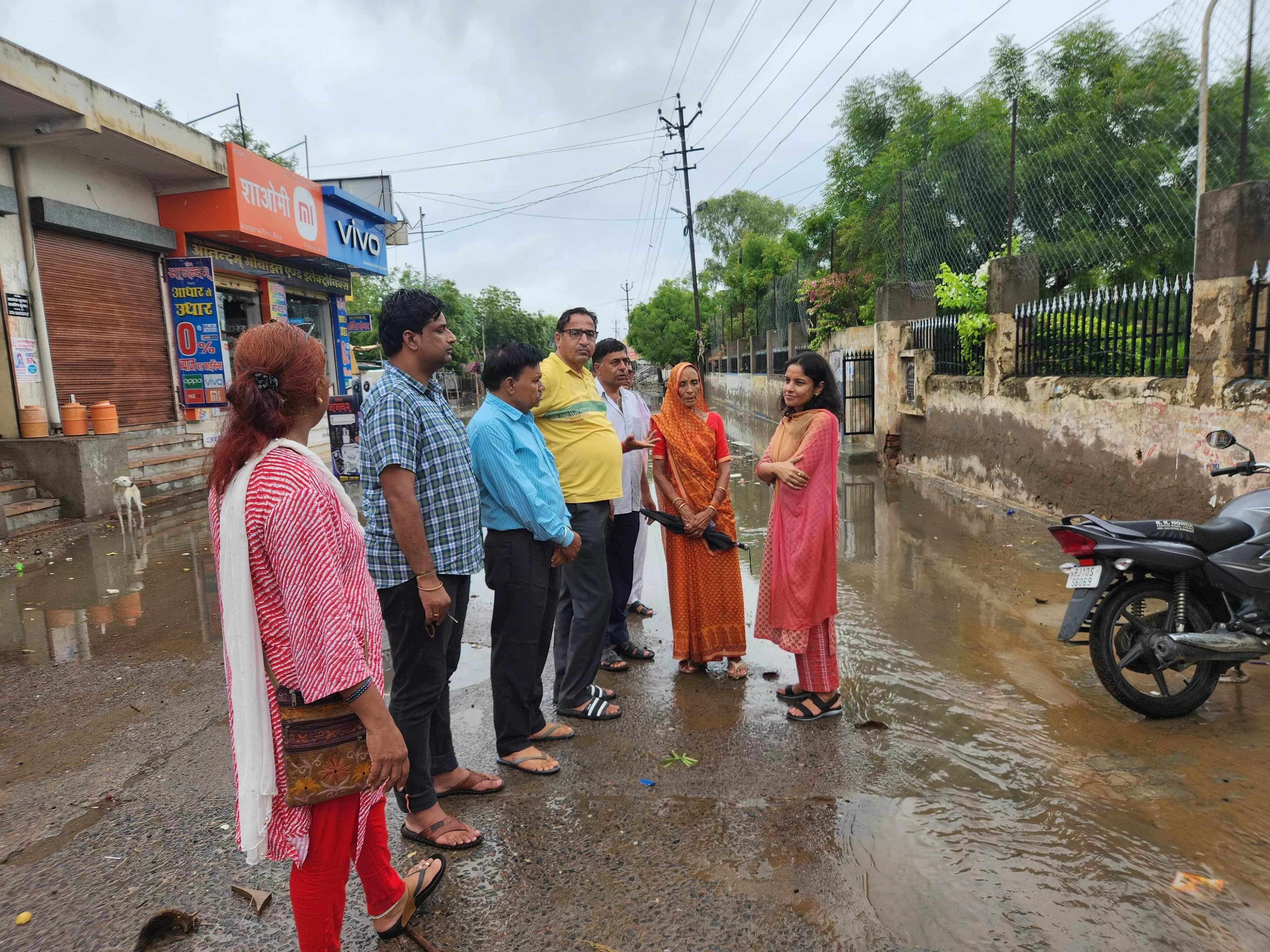 Churu नगर परिषद आयुक्त अभिलाषा सिंह ने किया जलभराव क्षेत्र का दौरा