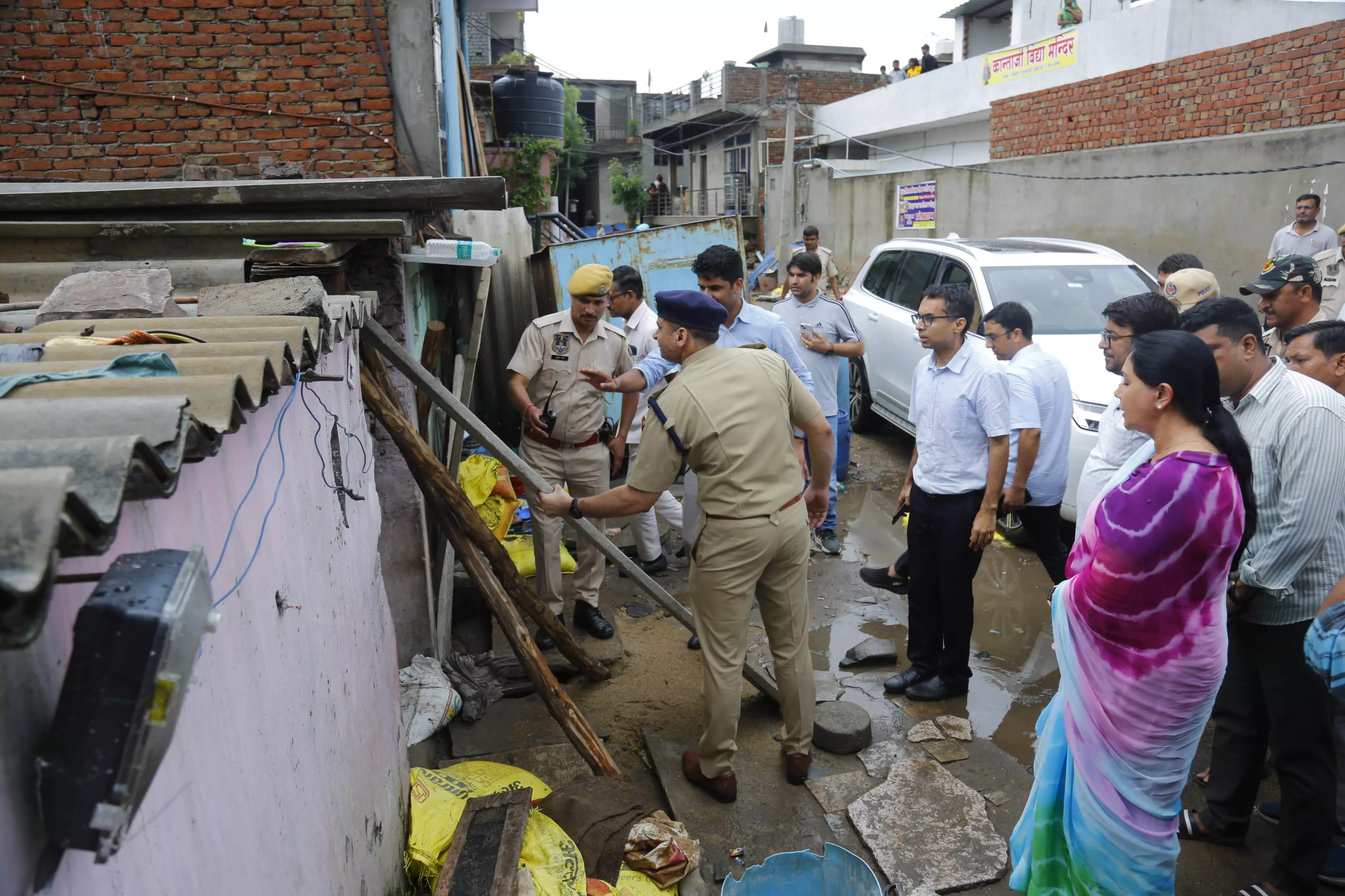 Jaipur: जिला कलेक्टर ने किया जलभराव प्रभावित इलाकों का दौरा