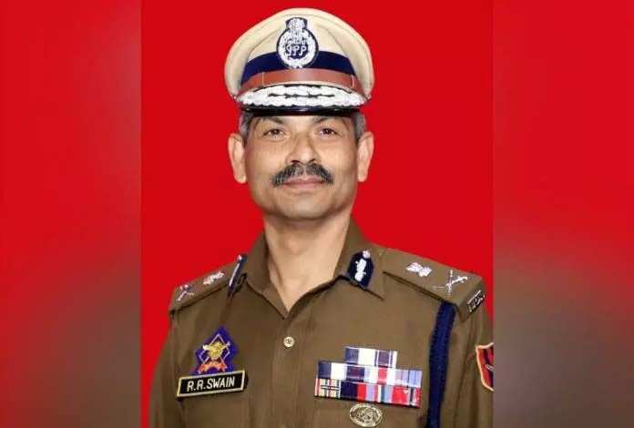 DGP ने सेवानिवृत्त पुलिसकर्मियों को 56 लाख रुपये का उपहार दिया