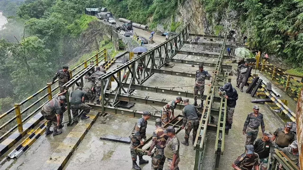 Choorlamalla में सैन्यकर्मियों ने 31 घंटे में बनाया 190 फीट ऊंचा बेली ब्रिज