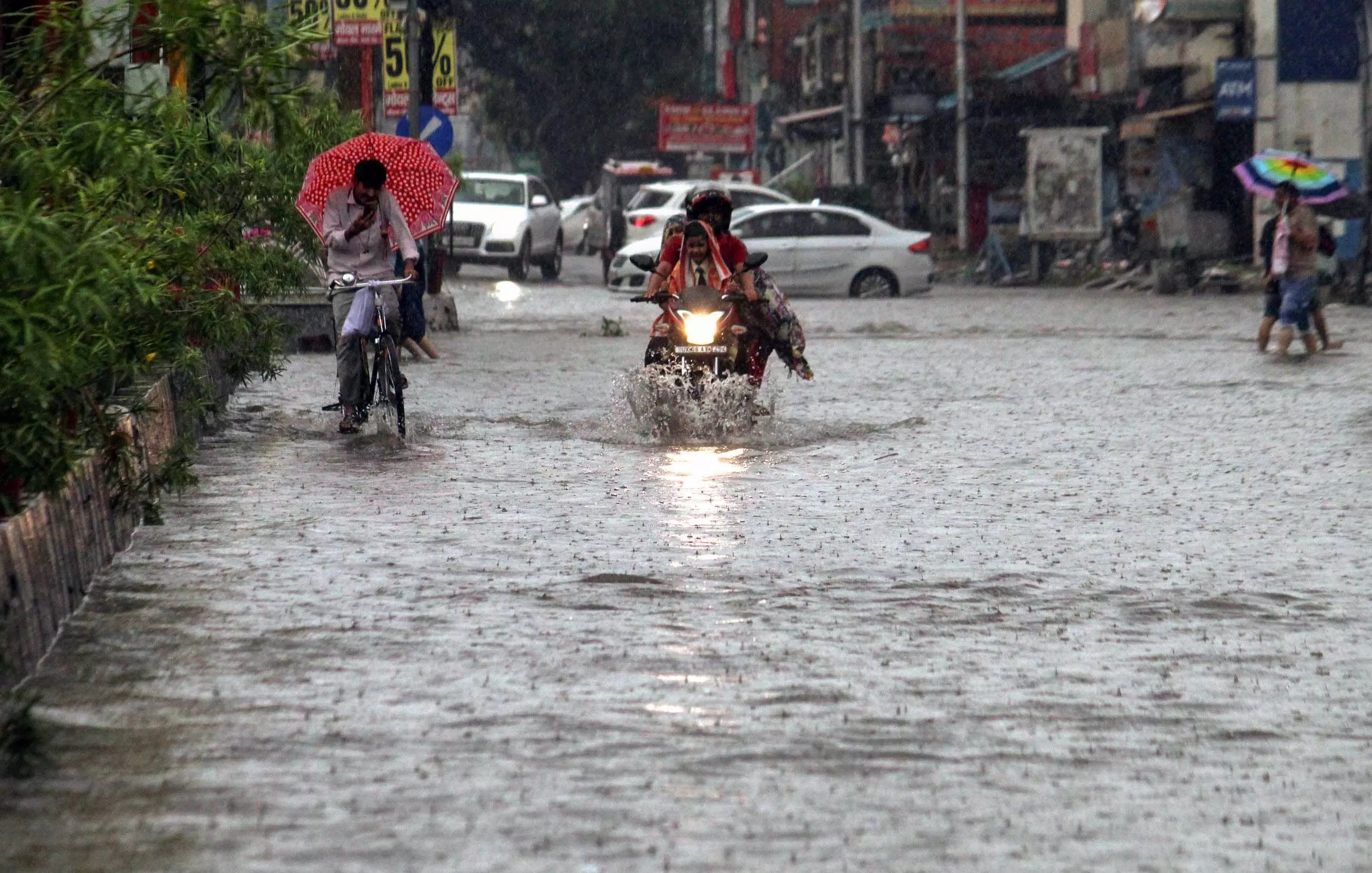 Goa में भारी बारिश के चलते बाढ़ के कारण रेड अलर्ट जारी