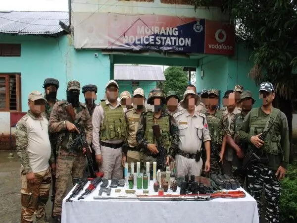 Indian Army और मणिपुर पुलिस के संयुक्त अभियान में भारी मात्रा में हथियार और गोला-बारूद बरामद
