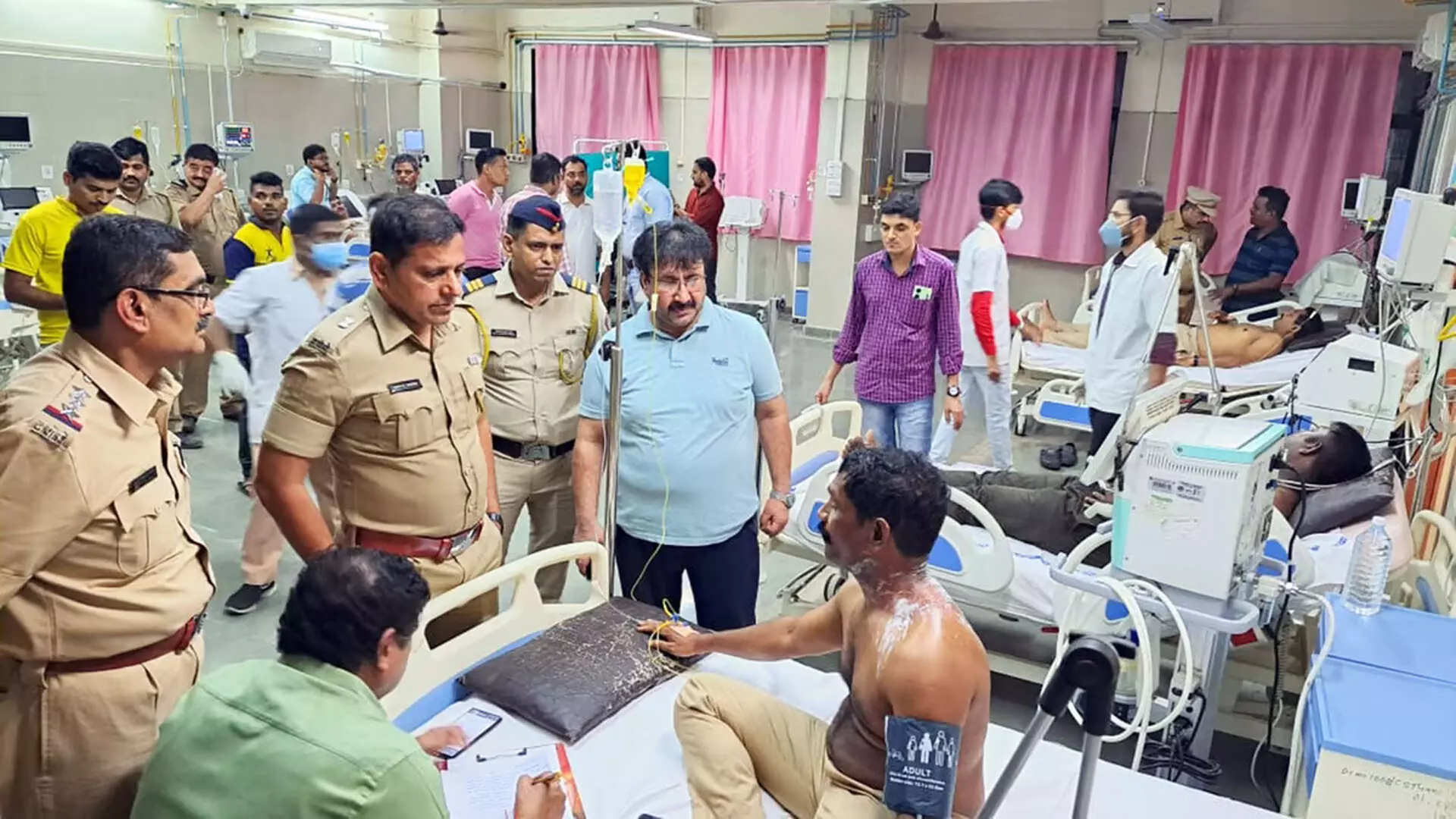 MUMBAI: आरोपियों को पकड़ने गई पुलिस पर गर्म पानी से हमला, छह पुलिसकर्मी झुलसे
