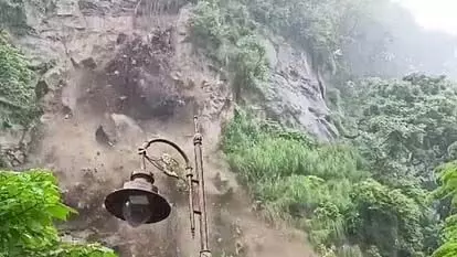 Landslide से मंदिर और आसपास के इलाके को खतरा