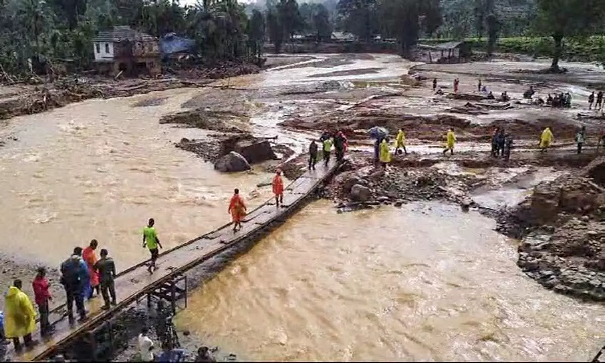 Wayanad भूस्खलन हादसे पर विपक्ष के नेता राहुल गांधी ने पीड़ितों से की मुलाकात