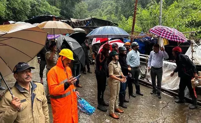 Uttarakhand: केदारनाथ मार्ग पर फंसे 700 से अधिक लोगों को निकाला गया
