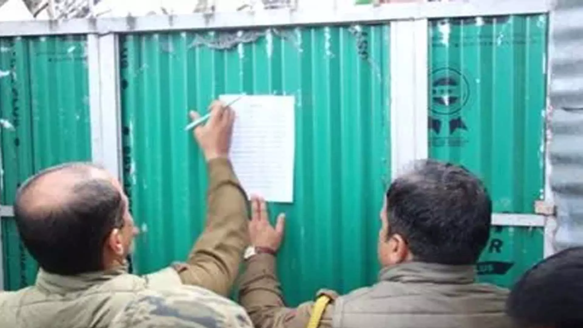 Jammu: पुलिस ने बिजबेहरा में व्यावसायिक परिसर कुर्क किया