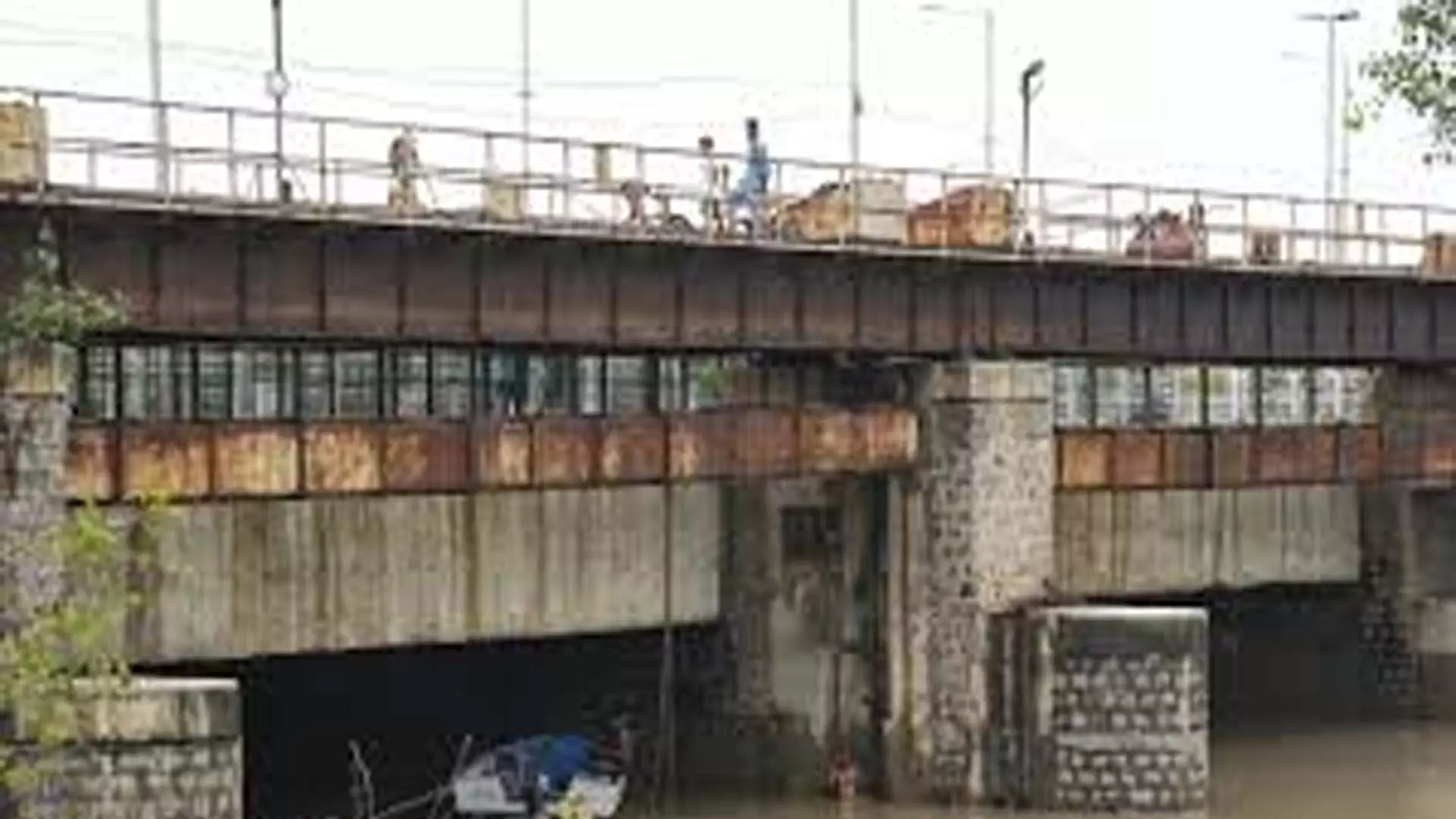 Jammu: कोटा ने सरकार से पुल की बाड़ लगाने के काम में तेजी लाने का आग्रह किया