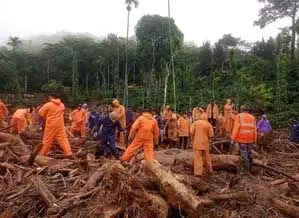 वायनाड में राहव व बचाव प्रयास तेज, उन्नत हल्के हेलीकॉप्टर व आईसीजी जहाज ‘अभिनव’ की तैनाती