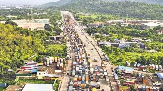 Mumbai: मुंबई-नासिक राजमार्ग पर यातायात की समस्या को 10 दिन में ठीक करें