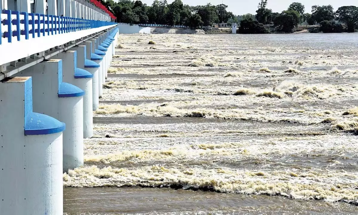 Tamil Nadu: मुक्कोम्बु तिरुचि से 1.6 लाख क्यूसेक पानी छोड़ा गया, अलर्ट जारी
