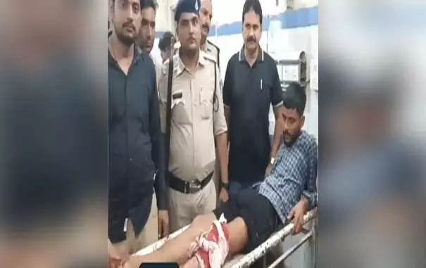 पुलिस के साथ मुठभेड़ के बाद बदमाश गिरफ्तार, महिला की हत्या के बाद से था फरार