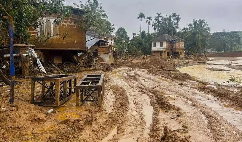 Wayanad landslide में लगभग 300 लोग अभी भी लापता