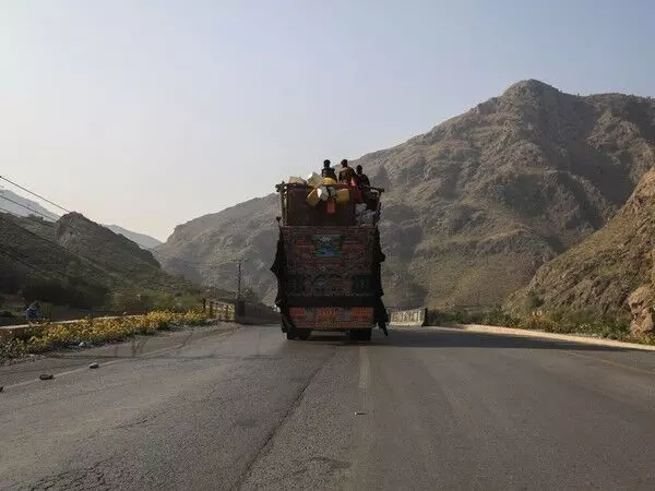 Trade में पाकिस्तान-अफगानिस्तान सीमा पर व्यापार स्थगित