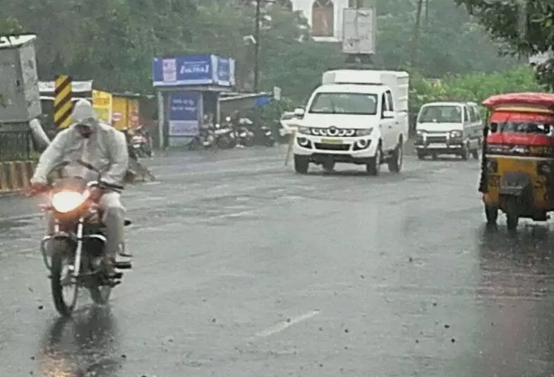 Weather: प्रदेश के कई जिलों में झमाझम बारिश, 6 जिलों में रेड अलर्ट