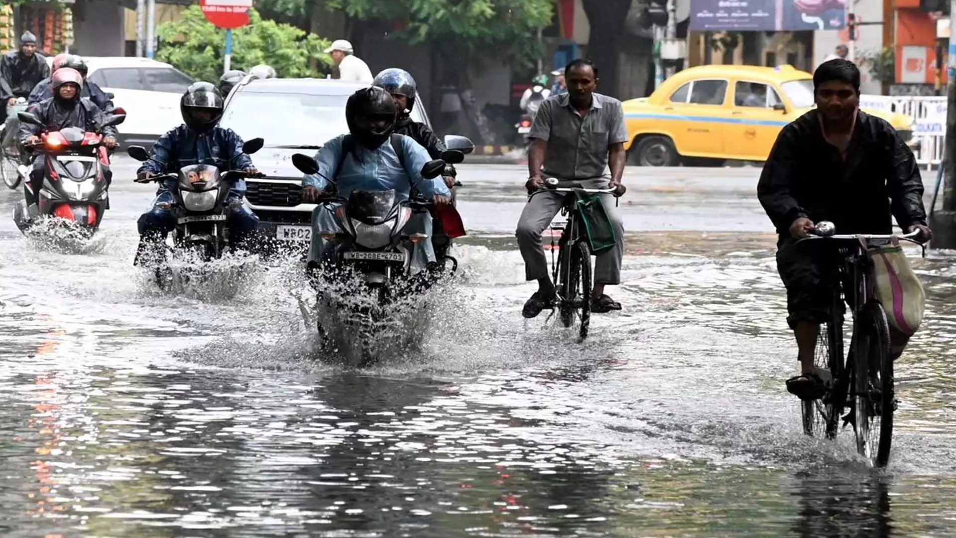 South Bengal में भारी बारिश, 3 अगस्त तक और बारिश की संभावना