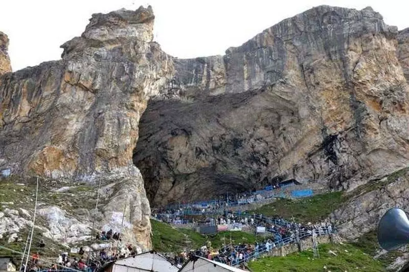 Amarnath यात्रियों का नया जत्था जम्मू शिविर से रवाना