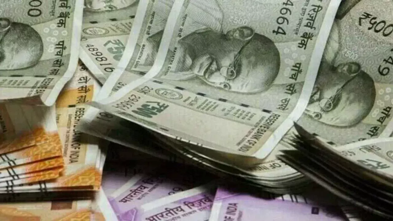 Pratapgarh: आयोग ने नया हैंडसेट और पांच हजार रुपये देने का आदेश दिया