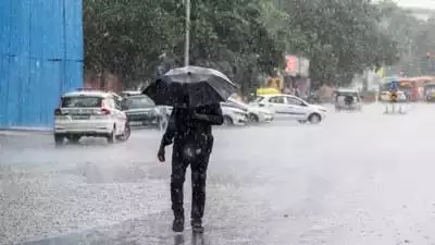 Delhi: दिन में हल्की बारिश की संभावना, दर्ज की गई 26.5 डिग्री सेल्सियस