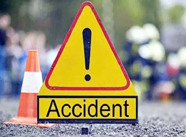 Accident: सड़क दुर्घटना में एक की मौत, 2 लोग घायल