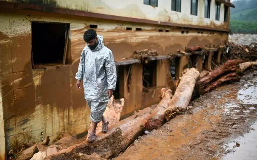 KERALA : भूस्खलन प्रभावित वायनाड में बचाव अभियान के लिए अलग टीमें गठित