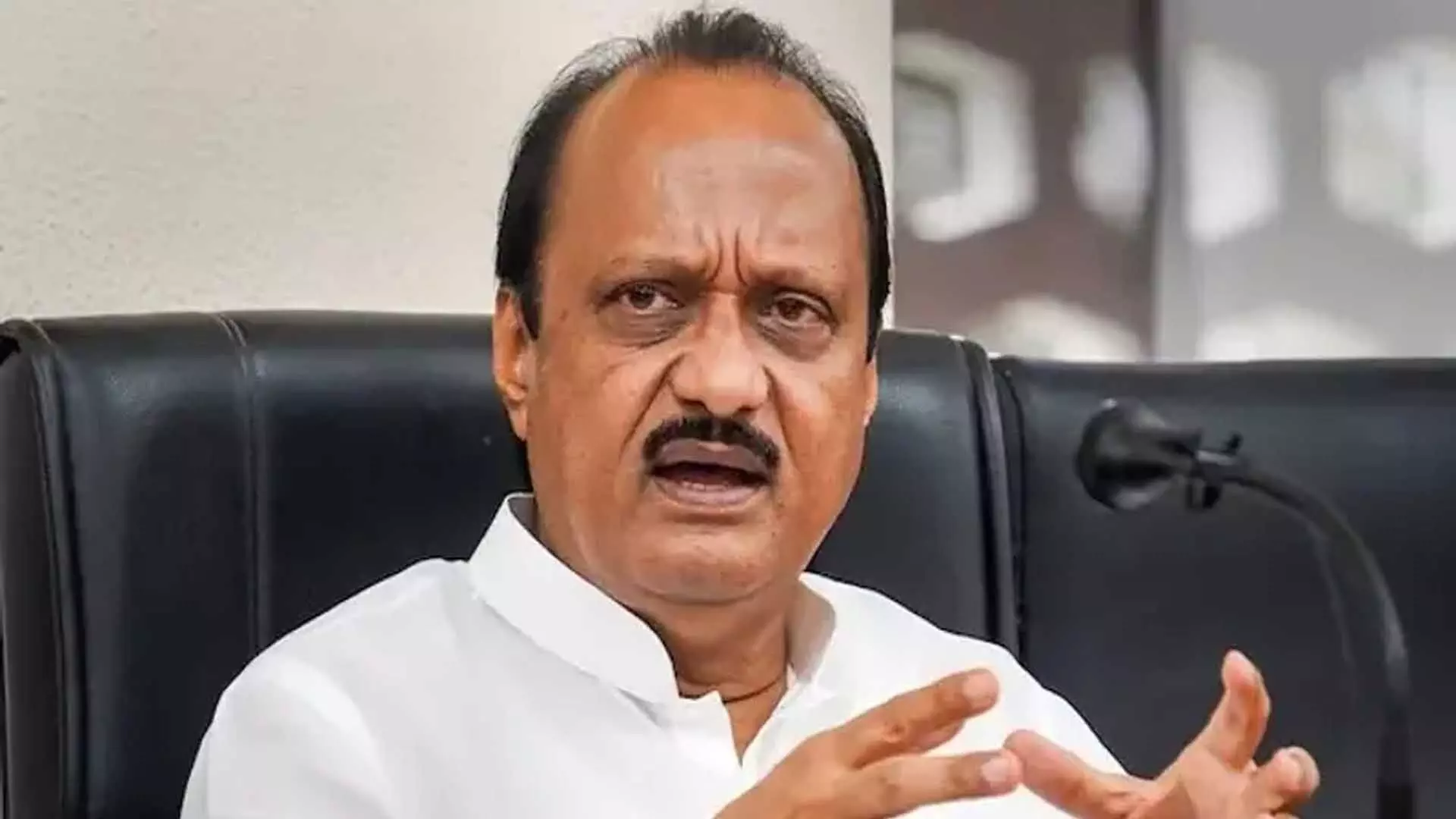 Ajit Pawar ने आरोपों से किया इनकार, विरोधियों को दी इस्तीफा देने की चुनौती