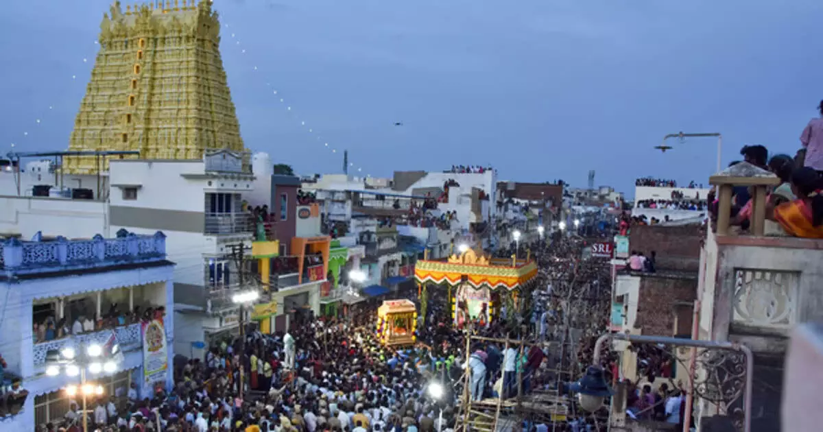 Karaiyar सोरिमुथु अय्यनार मंदिर में 4 तारीख को अमावसई उत्सव आयोजित
