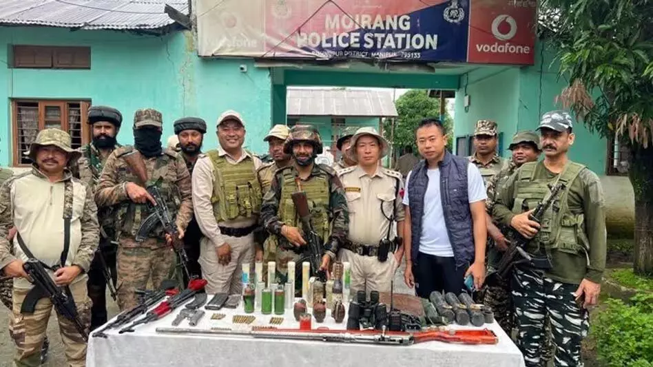 Manipur : सुरक्षा बलों ने पहाड़ी और घाटी जिलों में हथियारों का जखीरा जब्त
