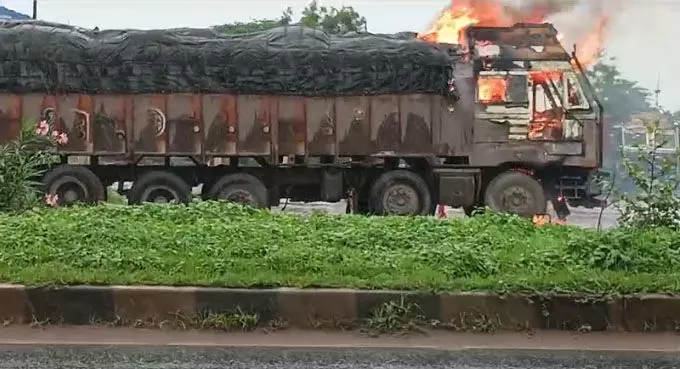 रायपुर से निकली ट्रक में महासमुंद के पास लगी आग, शॉट सर्किट से घटना