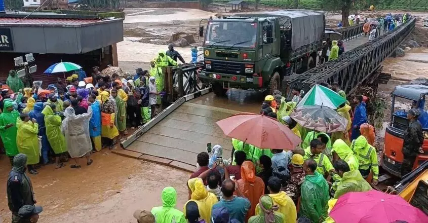 KERALA :  वायनाड के चूरलमाला में 144 सैन्यकर्मियों ने 31 घंटे में बनाया 190 फीट ऊंचा बेली ब्रिज