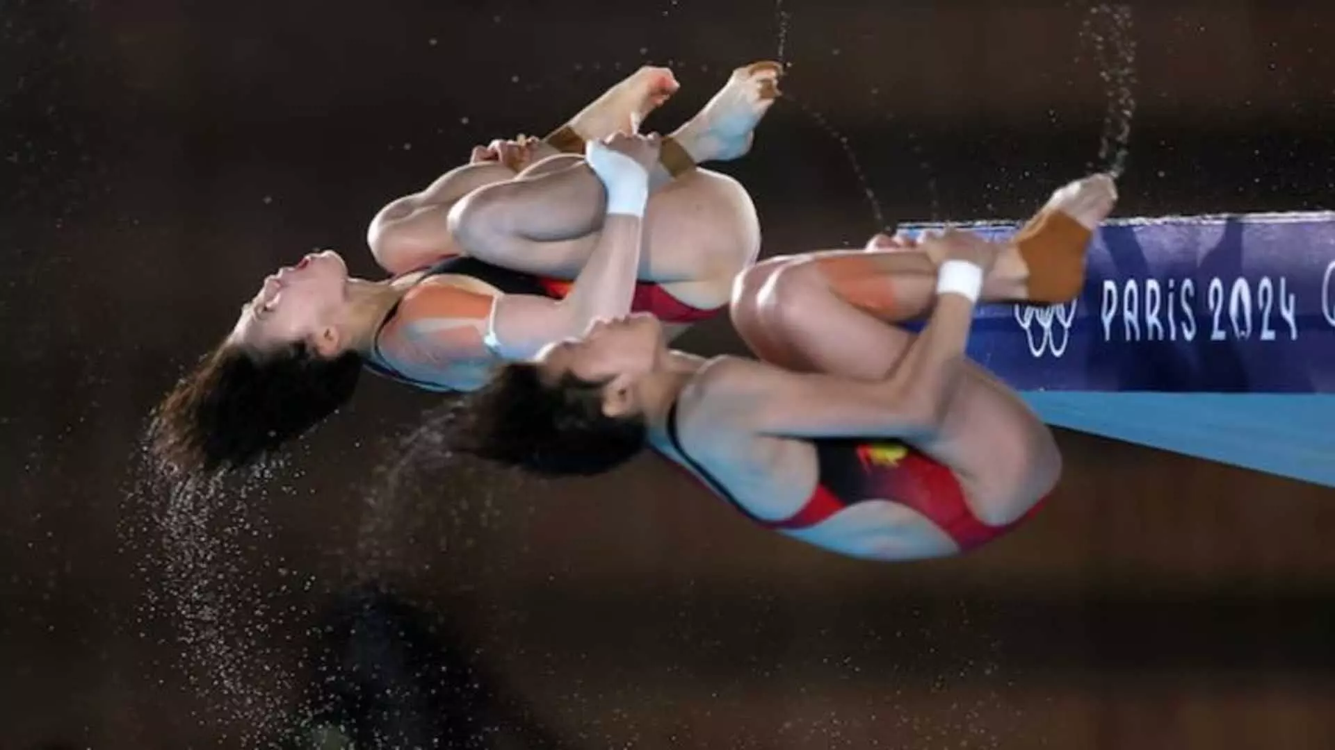 Olympics में चीन की महिला डाइवर्स ने किया कमाल, देखें दिल जितने वाला Video...