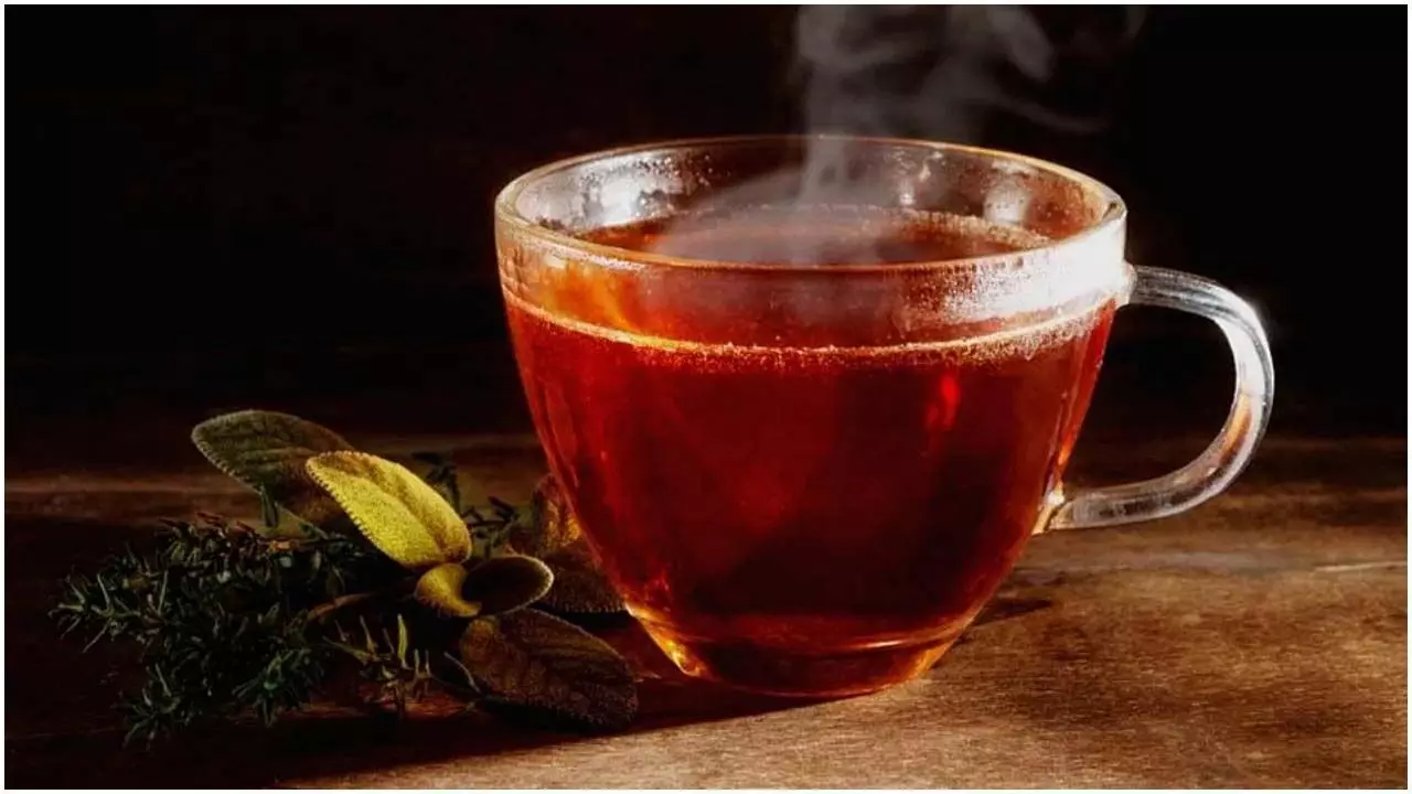 Lotus tea  रक्तचाप को नियंत्रित करके हृदय स्वास्थ्य को बढ़ावा देती