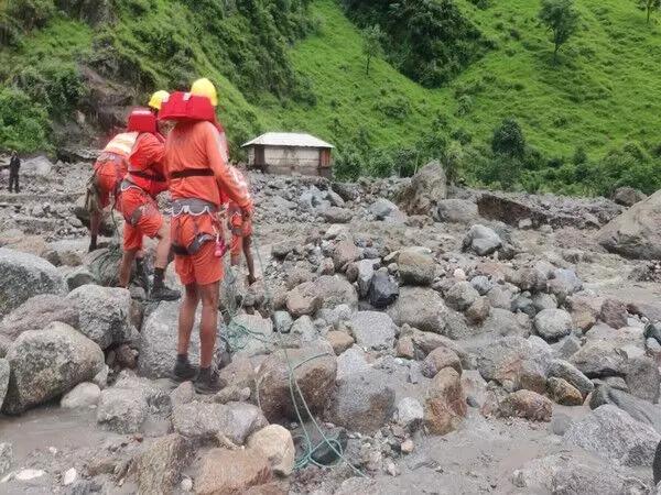 Himachal में बादल फटने के बाद राहत कार्य में जुटी भाजपा