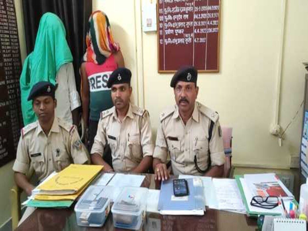 Ghatshila: अवैध लॉटरी टिकट बेचने के आरोप में दो युवक को पुलिस ने लिया हिरासत में