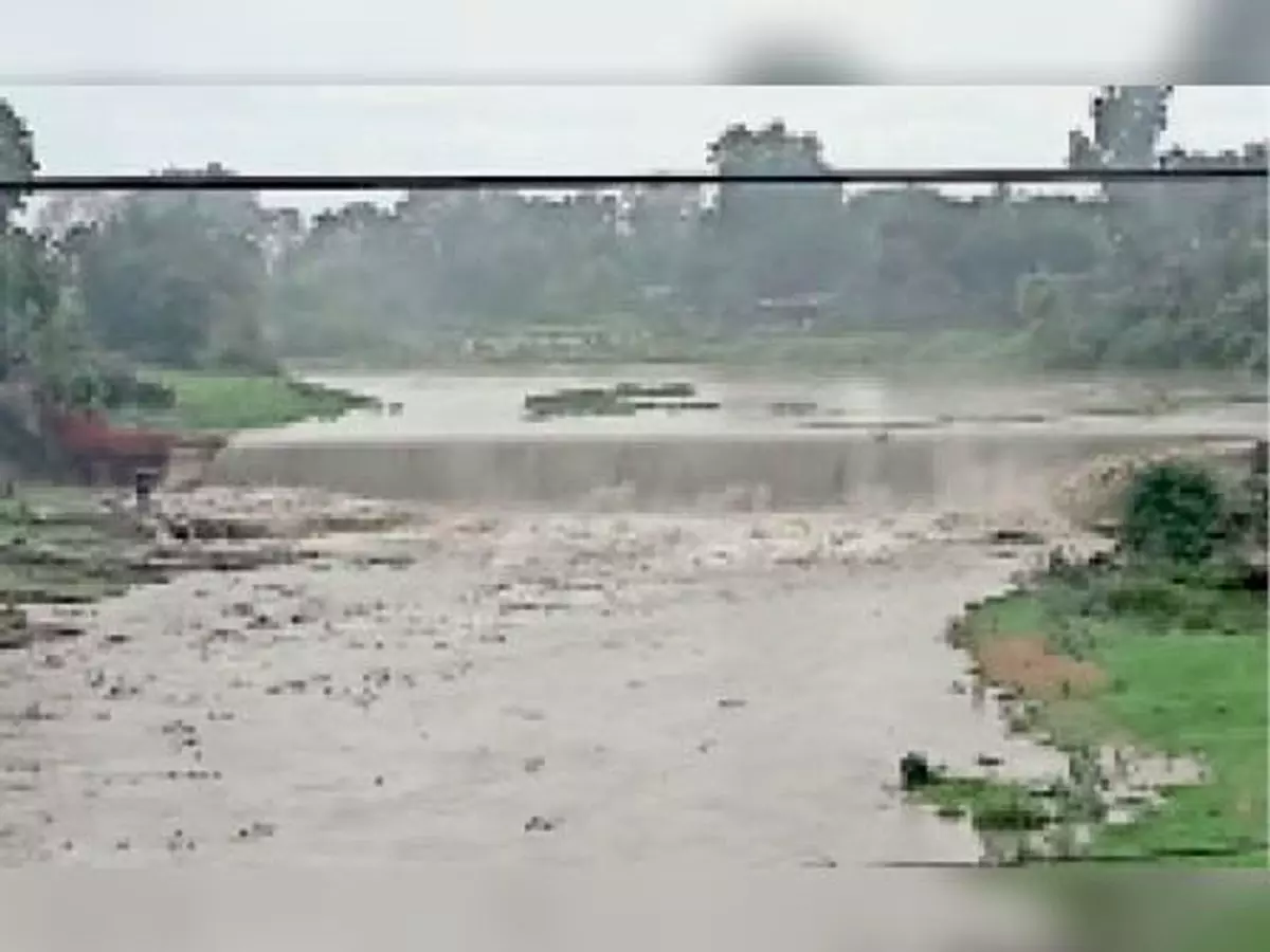Ramgarh: लगातार हो रही बारिश से लोगों का जनजीवन प्रभावित