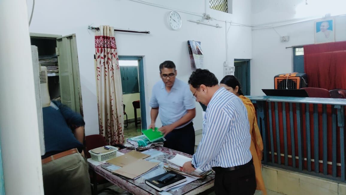 Collector अरविंद दुबे ने बरेली, उदयपुरा में राजस्व न्यायालय का किया आकस्मिक निरीक्षण