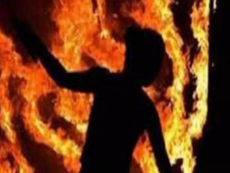 Jabalpur: शादी से इनकार करने पर महिला को जलाने के लिए लगाई आग में झुलसे व्यक्ति की मौत