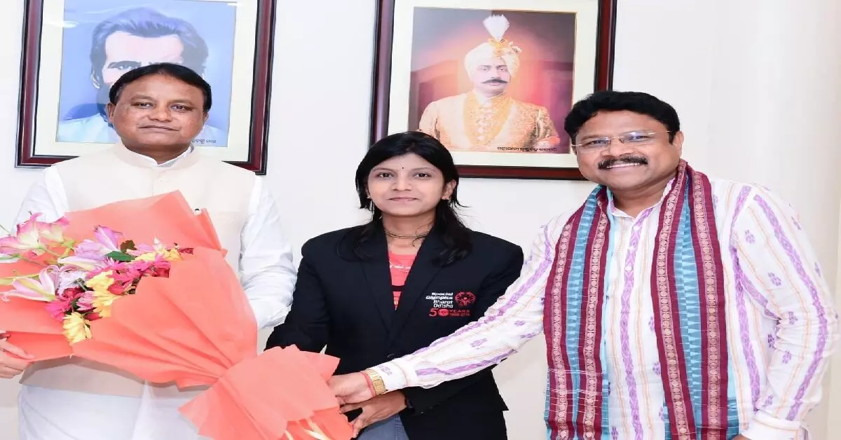Odisha CM ने प्रसिद्ध पर्वतारोही बिभरानी पात्रा को सम्मानित किया