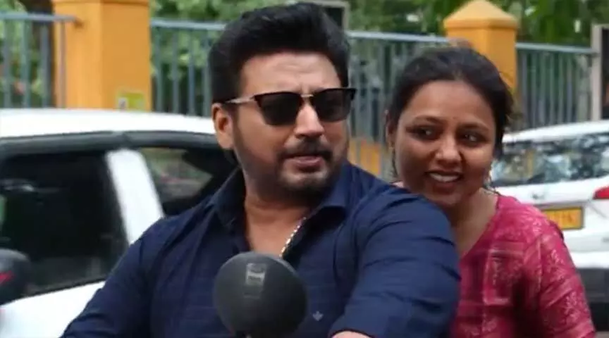 Tamil actor प्रशांत पर बिना हेलमेट बाइक चलाते हुए इंटरव्यू देने पर जुर्माना